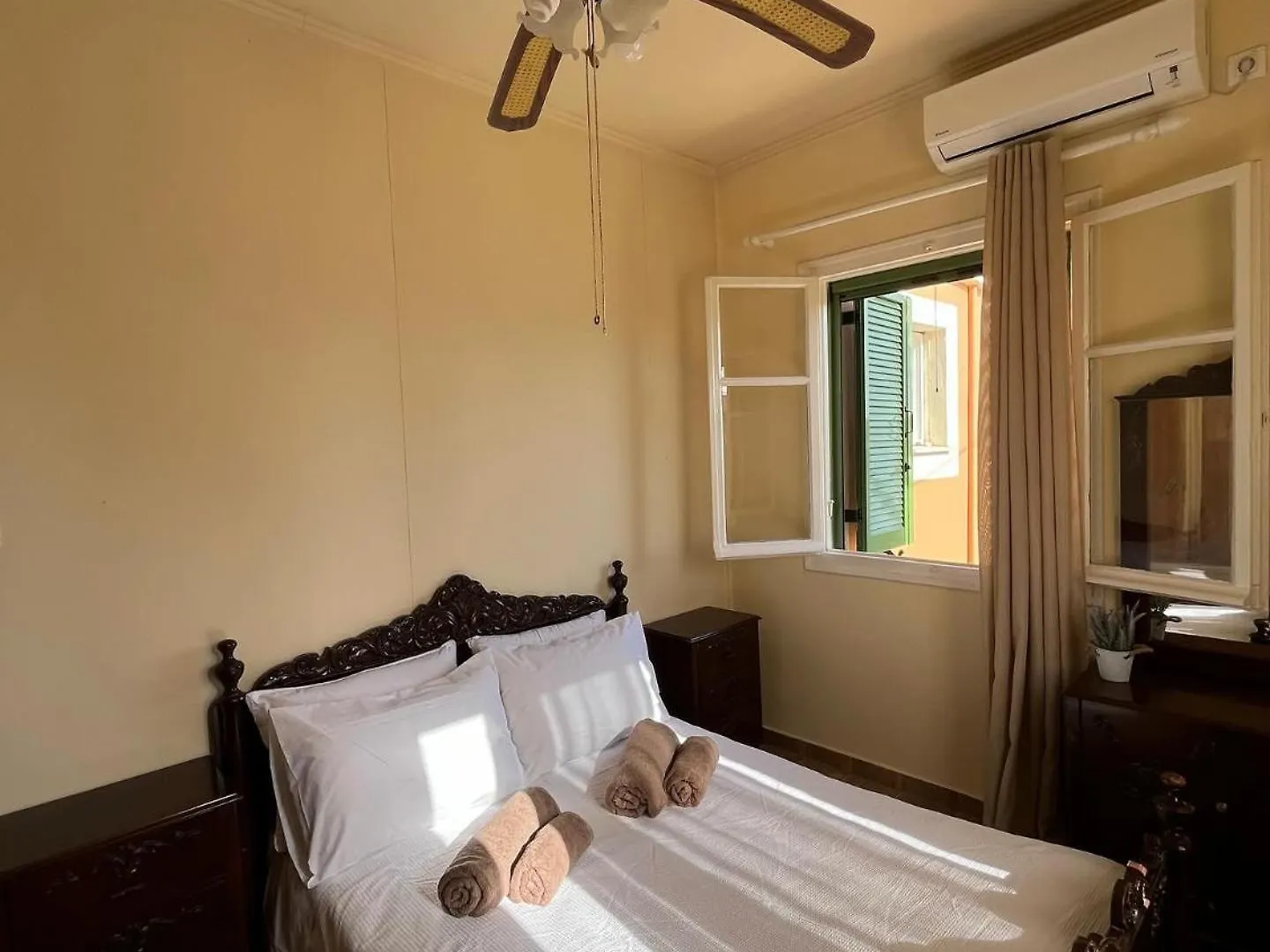 Αύρα Villa Lixouri